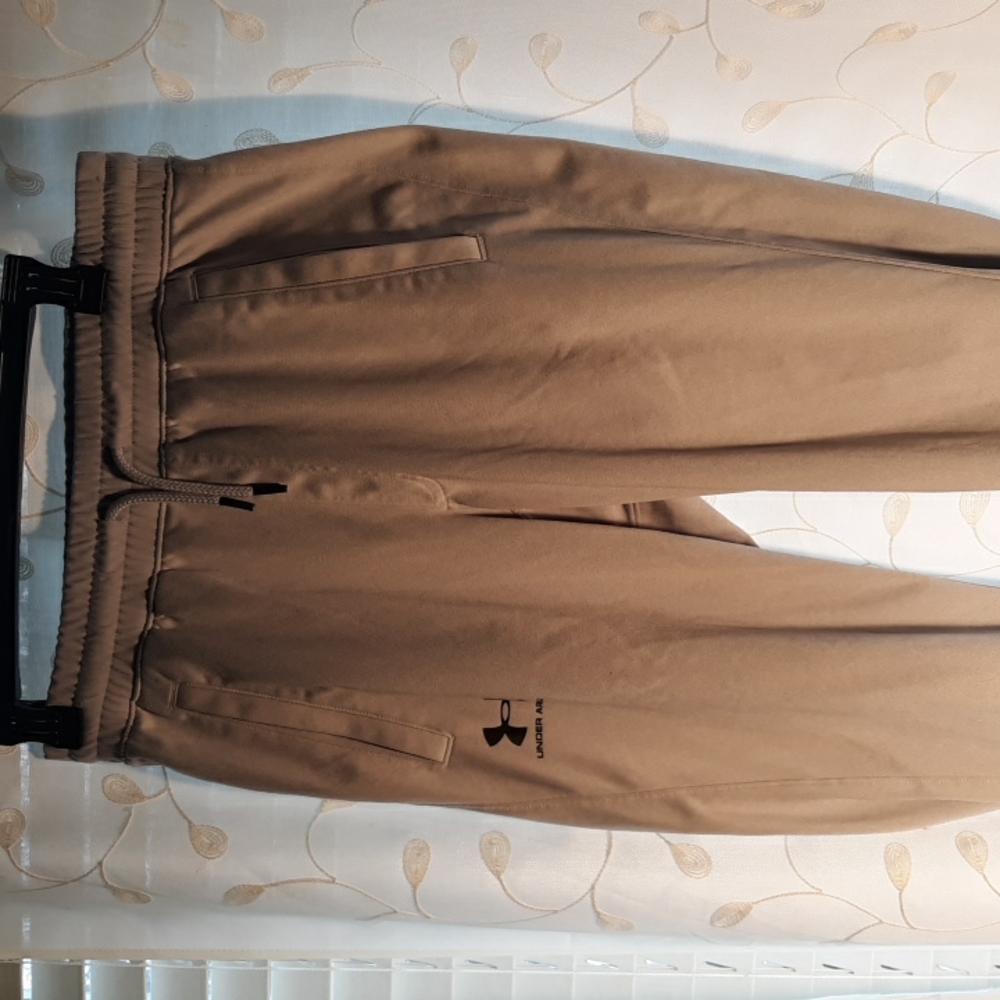 Under Armour grey joggers,EUC,sz.M